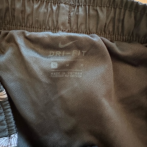 Nike lined shorts size medium - Picture 4 of 4